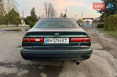 Седан Toyota Camry 1998 в Подольске