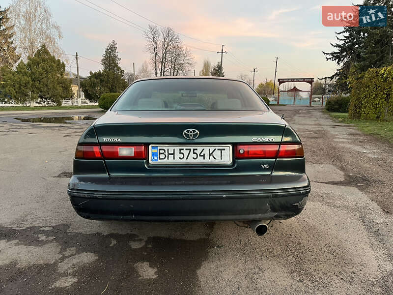 Седан Toyota Camry 1998 в Подольске