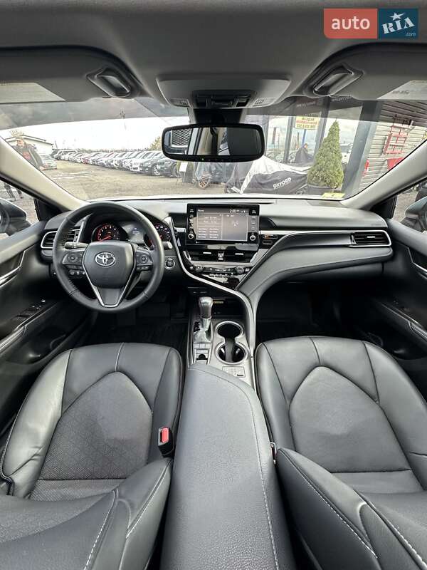 Седан Toyota Camry 2024 в Белогородке