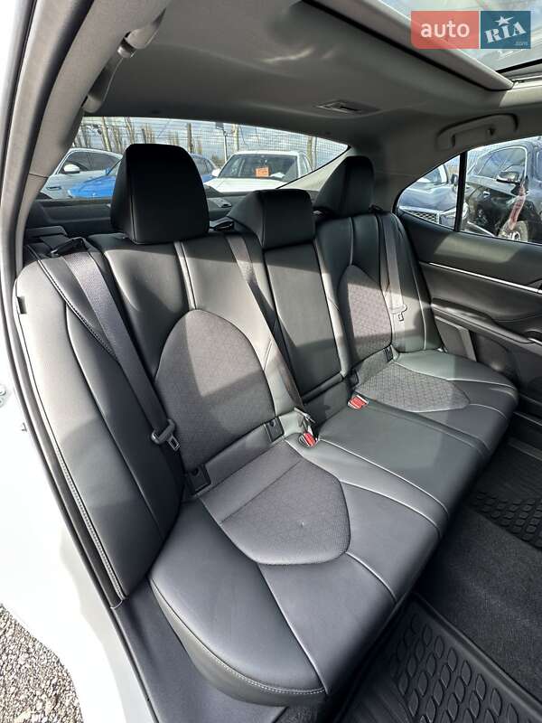 Седан Toyota Camry 2024 в Белогородке