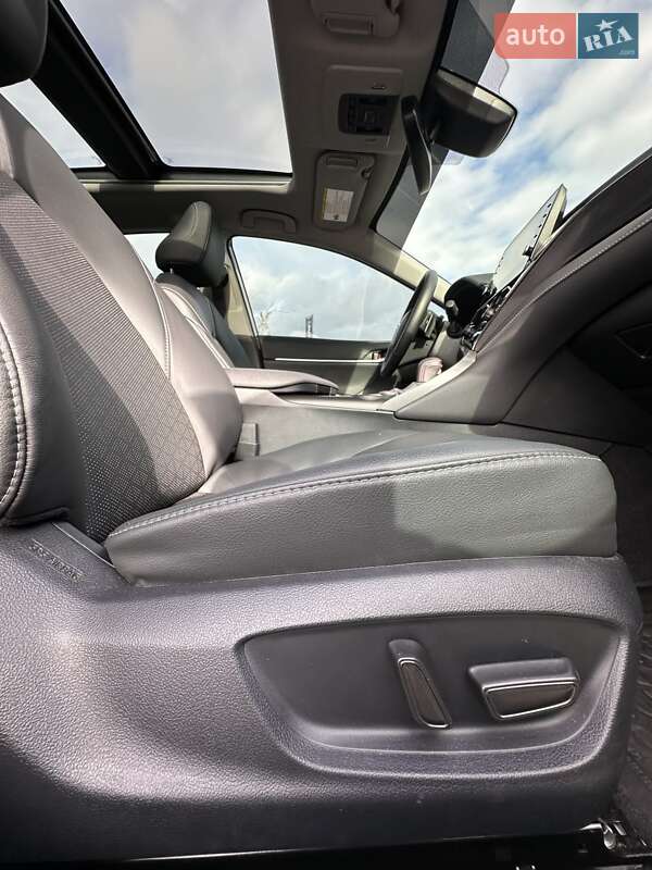 Седан Toyota Camry 2024 в Белогородке