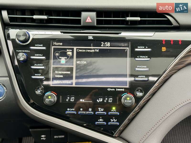 Седан Toyota Camry 2019 в Киеве