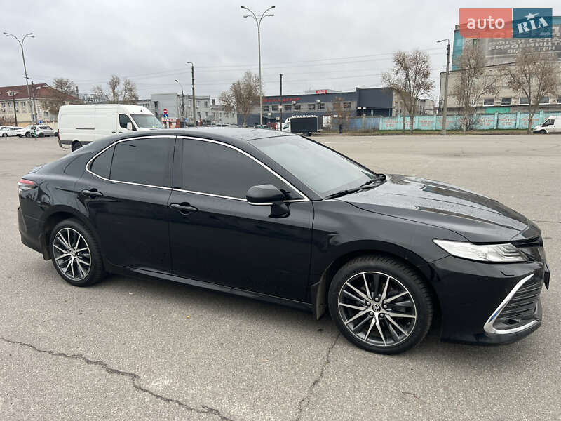 Седан Toyota Camry 2021 в Киеве