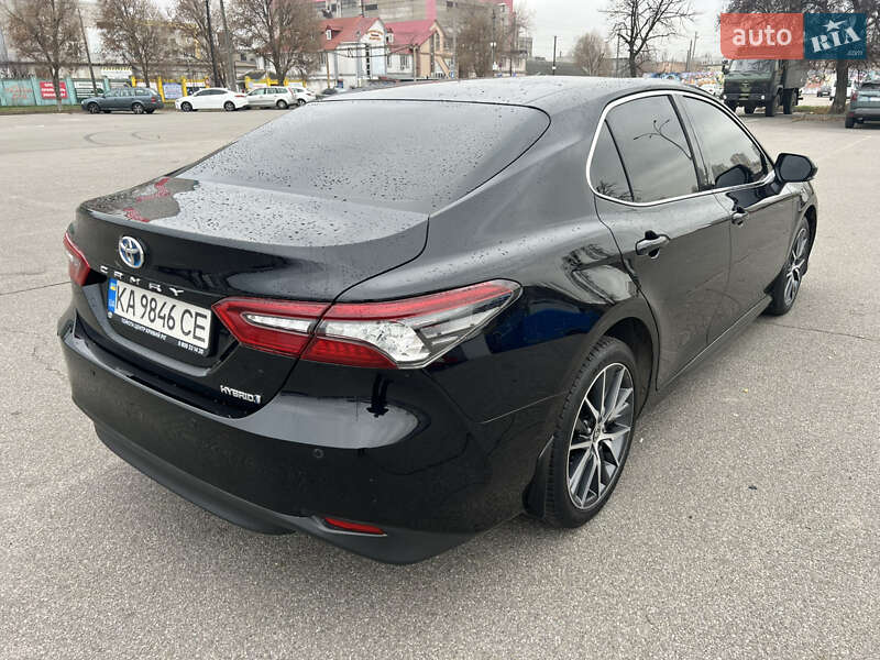 Седан Toyota Camry 2021 в Киеве