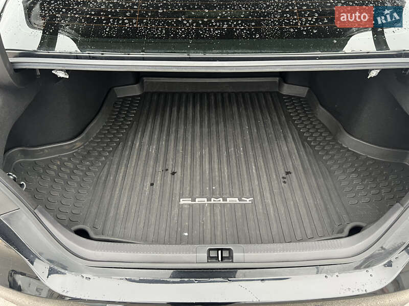 Седан Toyota Camry 2021 в Киеве