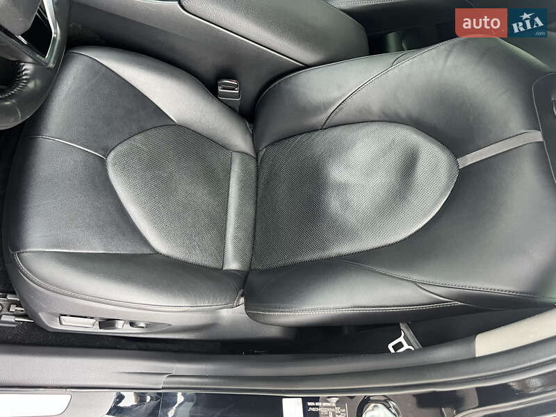 Седан Toyota Camry 2021 в Киеве