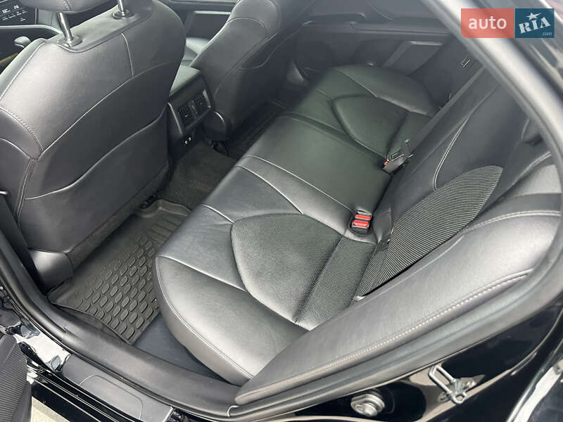 Седан Toyota Camry 2021 в Киеве