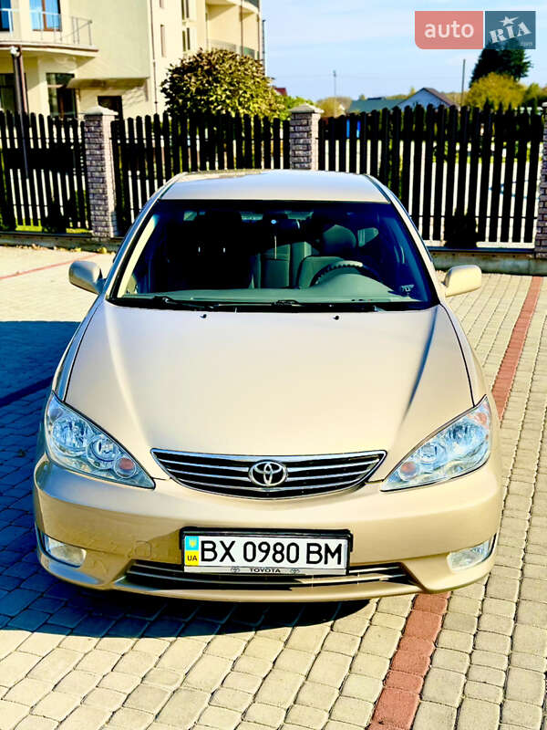 Седан Toyota Camry 2004 в Староконстантинове