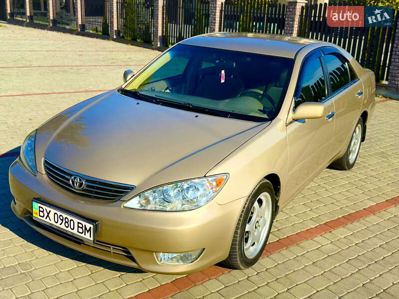 Седан Toyota Camry 2004 в Староконстантинове