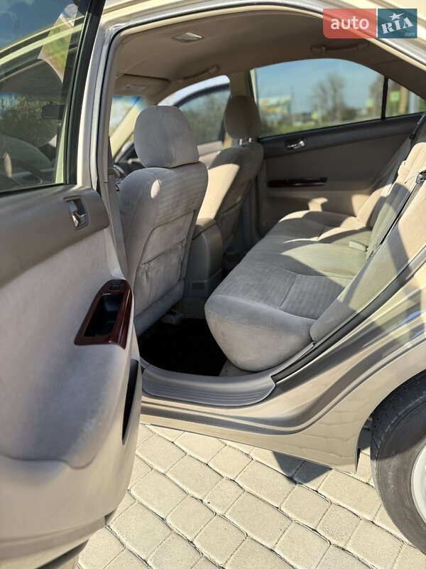 Седан Toyota Camry 2004 в Староконстантинове