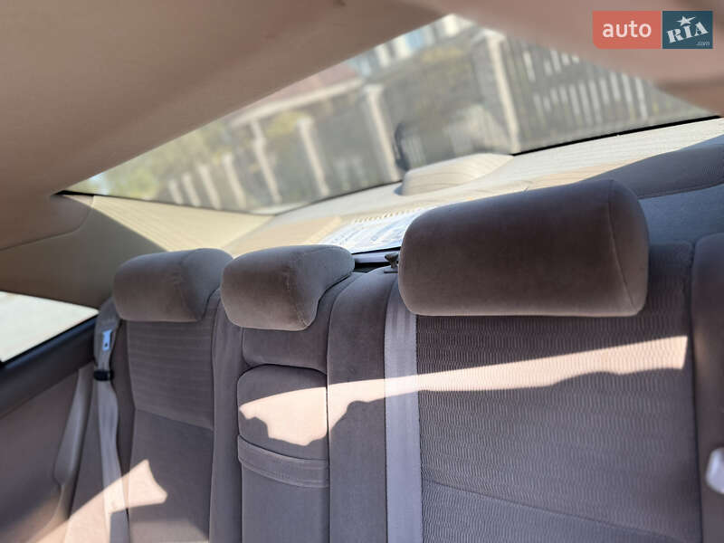 Седан Toyota Camry 2004 в Староконстантинове