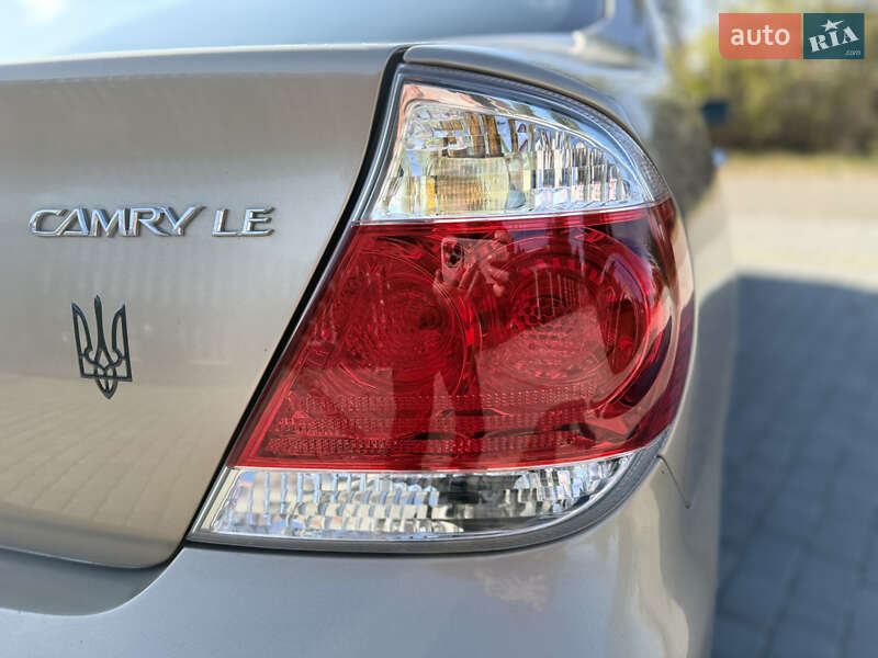 Седан Toyota Camry 2004 в Староконстантинове