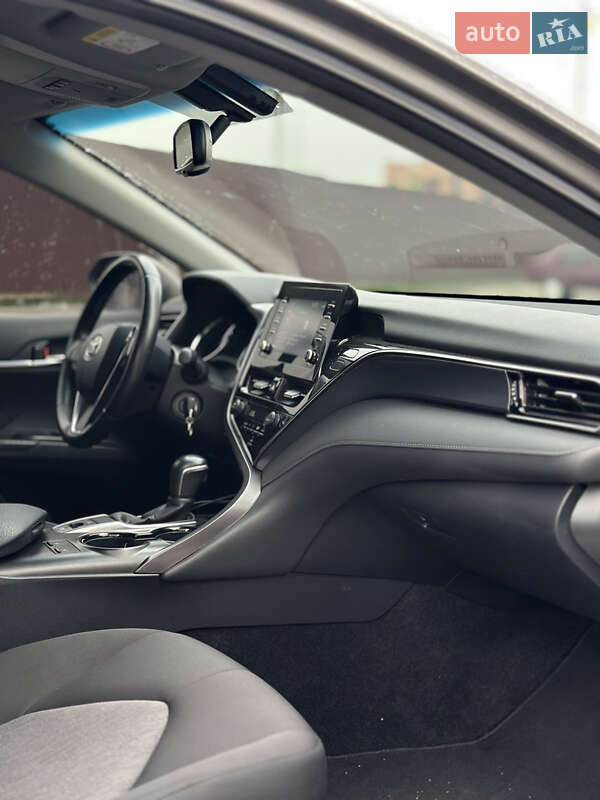 Седан Toyota Camry 2022 в Умани