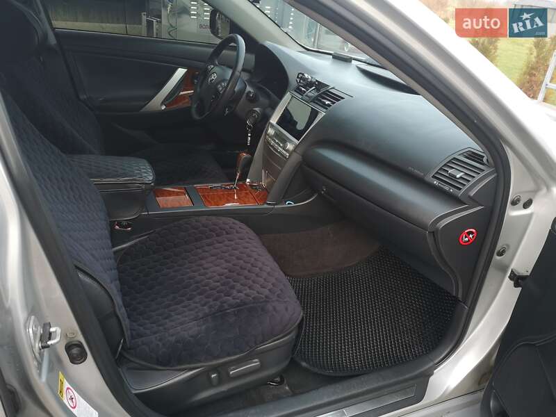 Седан Toyota Camry 2008 в Мостиске