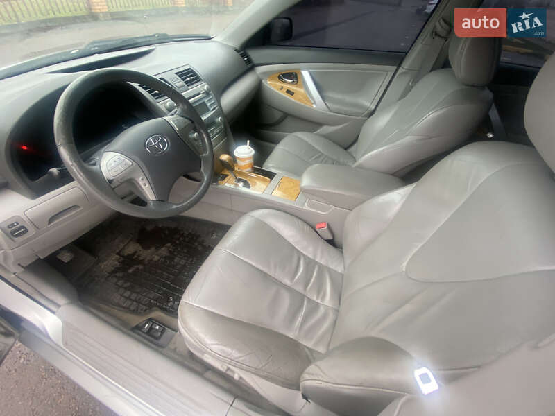 Седан Toyota Camry 2006 в Киеве