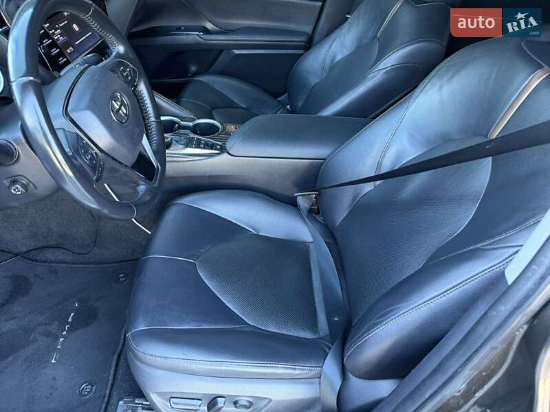 Седан Toyota Camry 2020 в Хусте