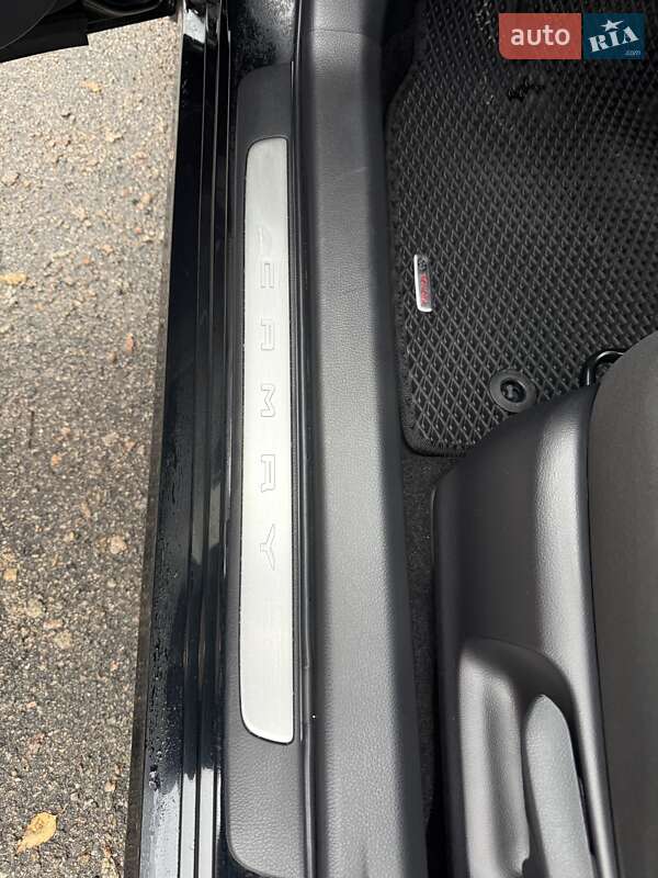 Седан Toyota Camry 2020 в Харькове