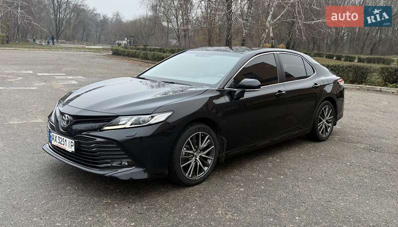 Седан Toyota Camry 2020 в Харькове