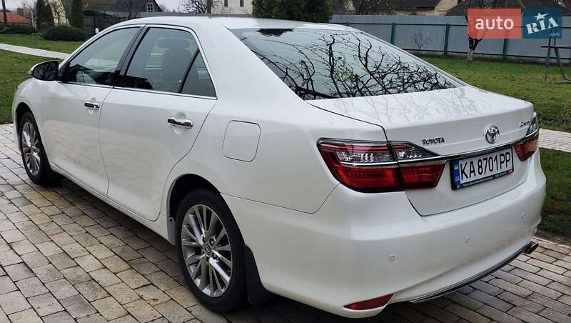 Седан Toyota Camry 2016 в Киеве