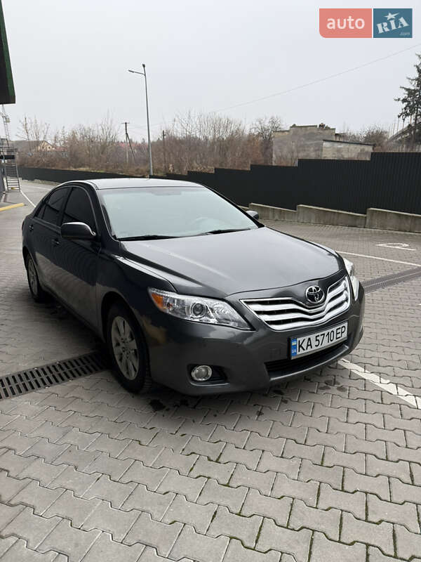 Седан Toyota Camry 2009 в Тернополе