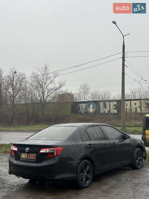 Седан Toyota Camry 2013 в Харькове