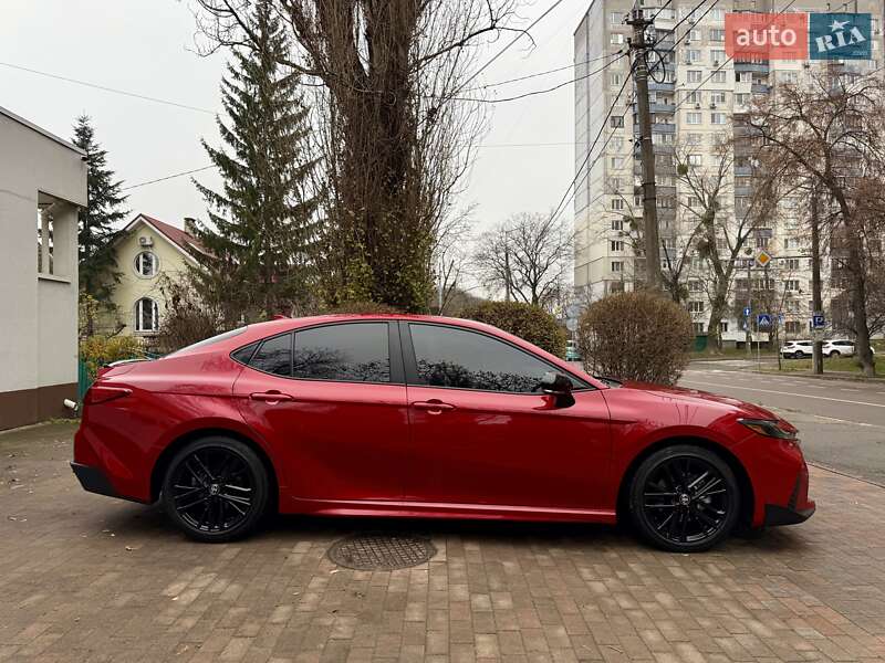 Седан Toyota Camry 2024 в Киеве