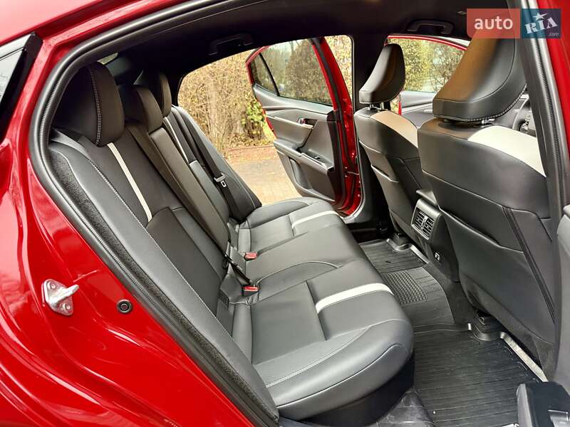 Седан Toyota Camry 2024 в Киеве