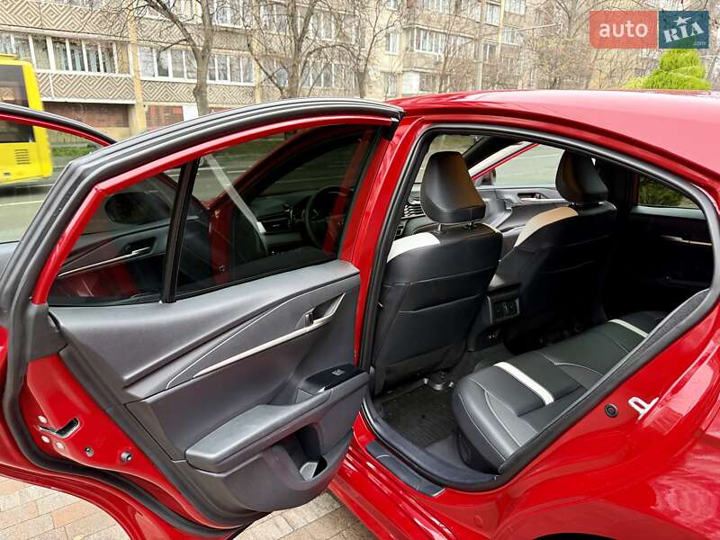 Седан Toyota Camry 2024 в Киеве
