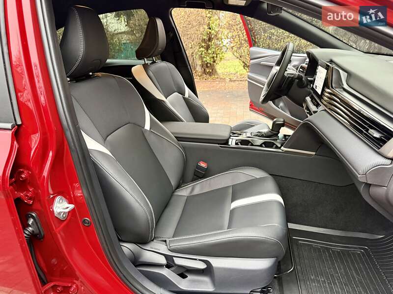 Седан Toyota Camry 2024 в Киеве