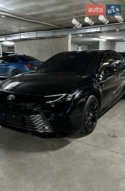 Седан Toyota Camry 2025 в Киеве