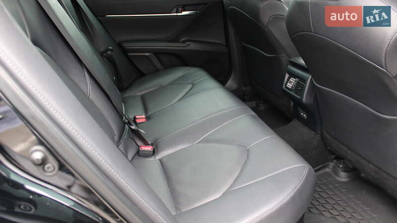 Седан Toyota Camry 2022 в Черкассах