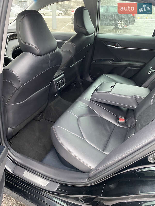 Седан Toyota Camry 2020 в Киеве