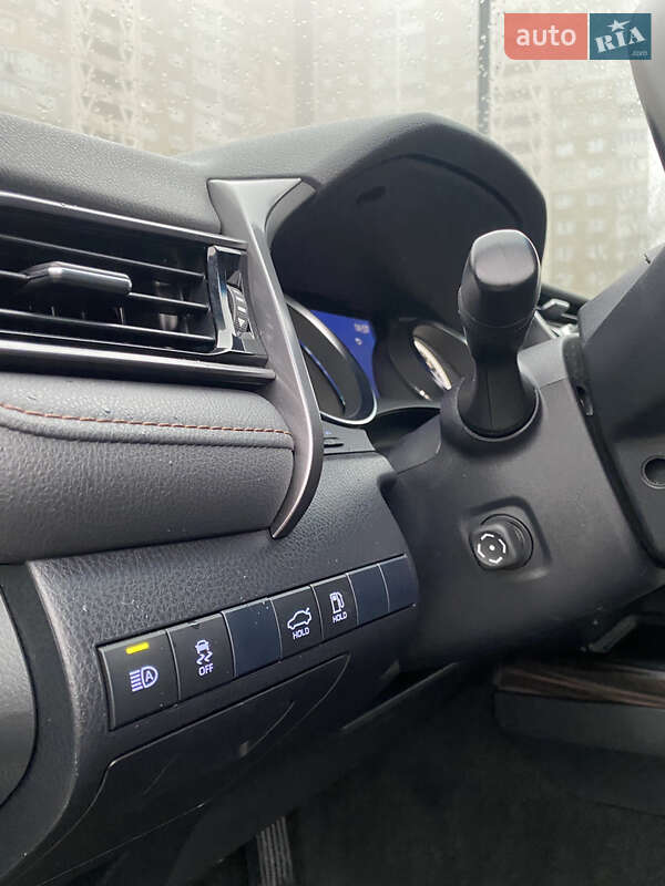 Седан Toyota Camry 2020 в Киеве