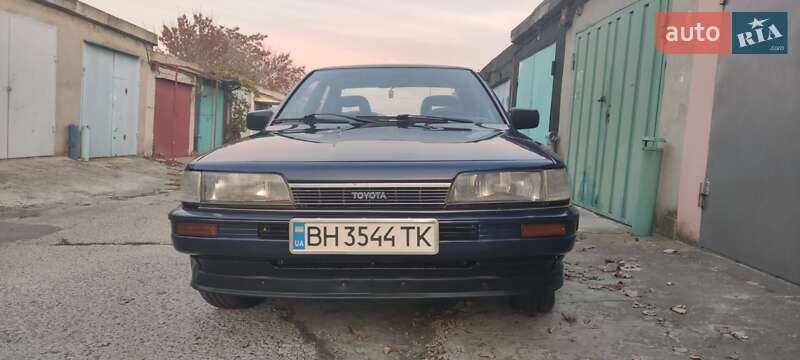 Седан Toyota Camry 1990 в Черноморске