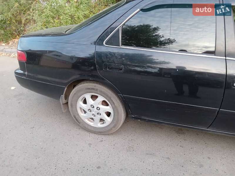 Седан Toyota Camry 2000 в Белгороде-Днестровском