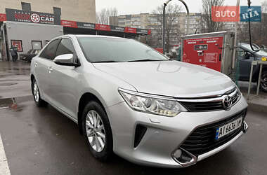 Седан Toyota Camry 2017 в Киеве