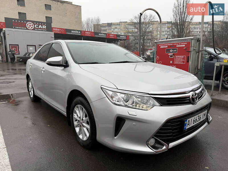 Седан Toyota Camry 2017 в Киеве