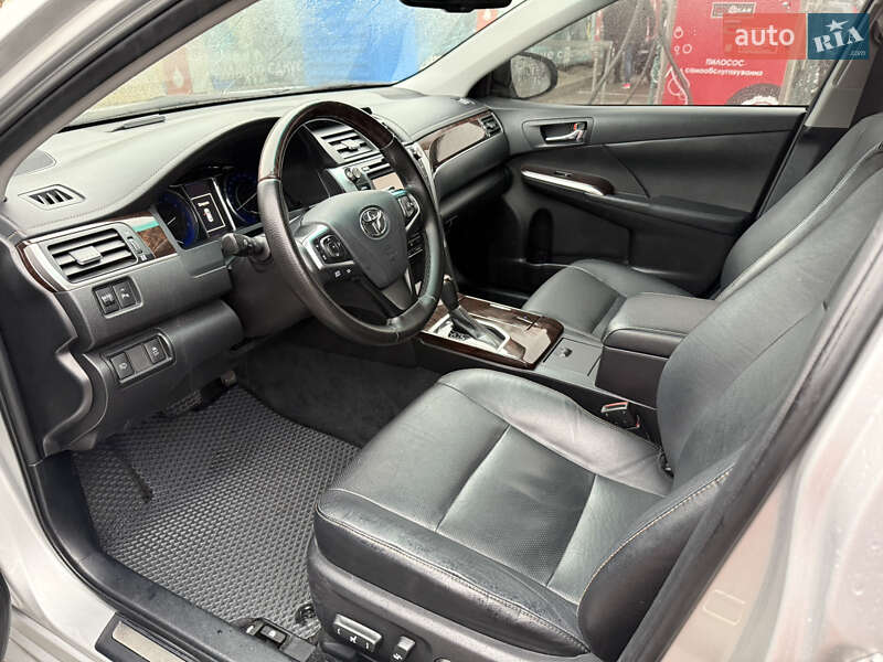 Седан Toyota Camry 2017 в Киеве