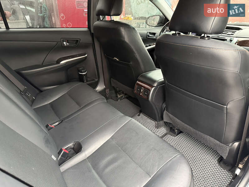 Седан Toyota Camry 2017 в Киеве