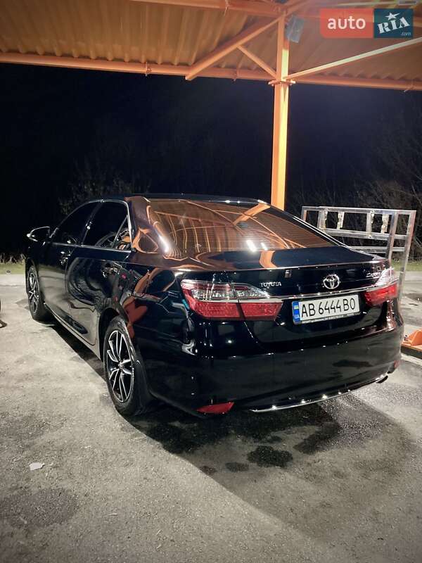 Седан Toyota Camry 2017 в Харькове