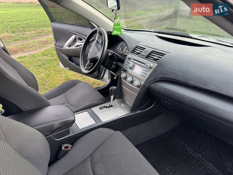 Седан Toyota Camry 2007 в Александровке