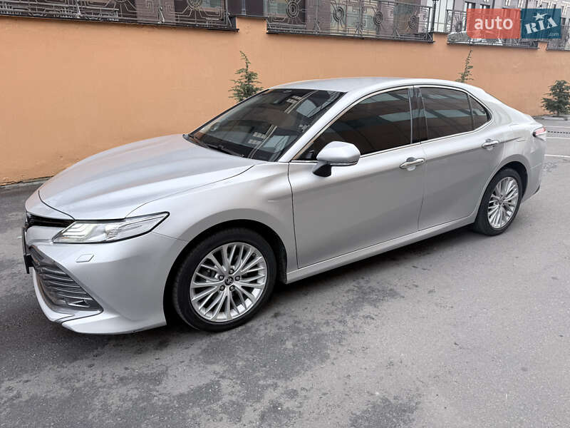 Седан Toyota Camry 2018 в Одессе