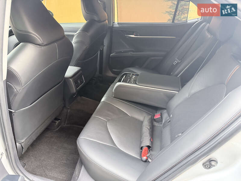 Седан Toyota Camry 2018 в Одессе