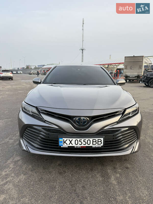 Седан Toyota Camry 2018 в Полтаве
