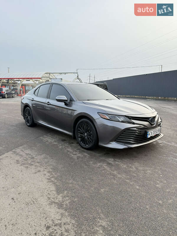 Седан Toyota Camry 2018 в Полтаве