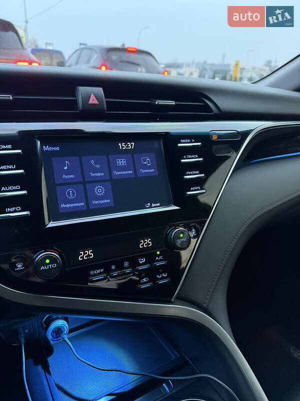 Седан Toyota Camry 2018 в Полтаве