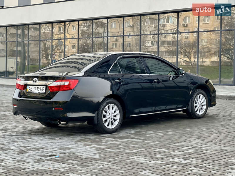 Седан Toyota Camry 2013 в Днепре