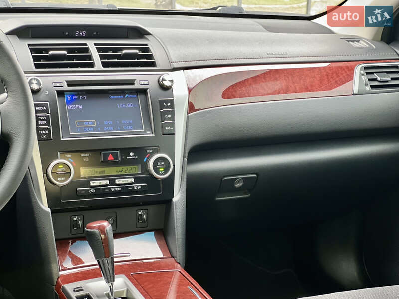 Седан Toyota Camry 2013 в Днепре