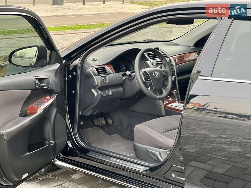 Седан Toyota Camry 2013 в Днепре