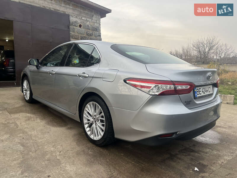 Седан Toyota Camry 2017 в Южноукраїнську